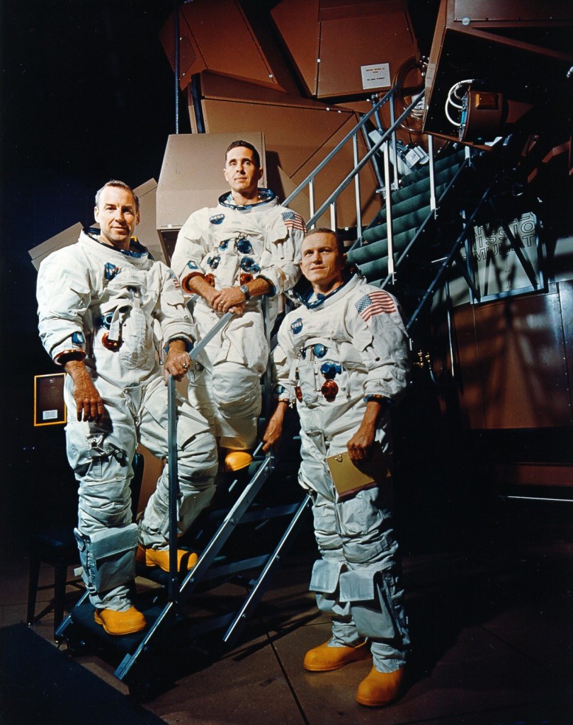 Экипаж «Аполлона-8», якобы облетевшего Луну